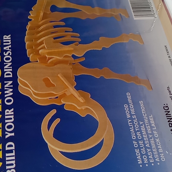 Mammoth Dinosaur - Picture 5 of 8